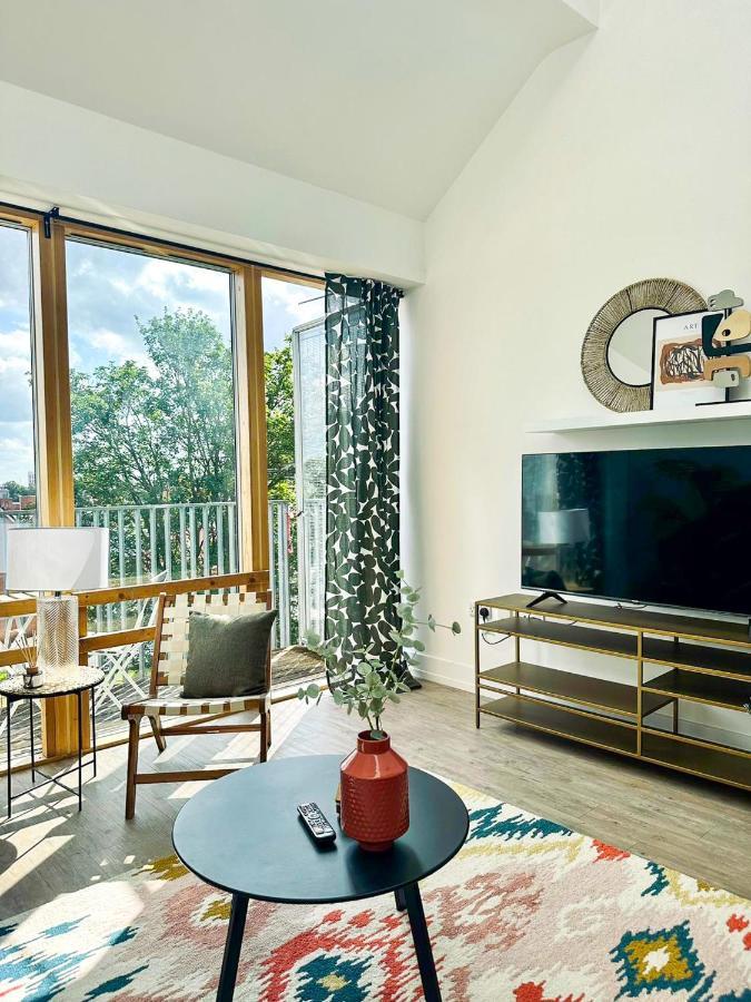 Coventry Large 4-Bed Townhouse By Empower Homes エクステリア 写真