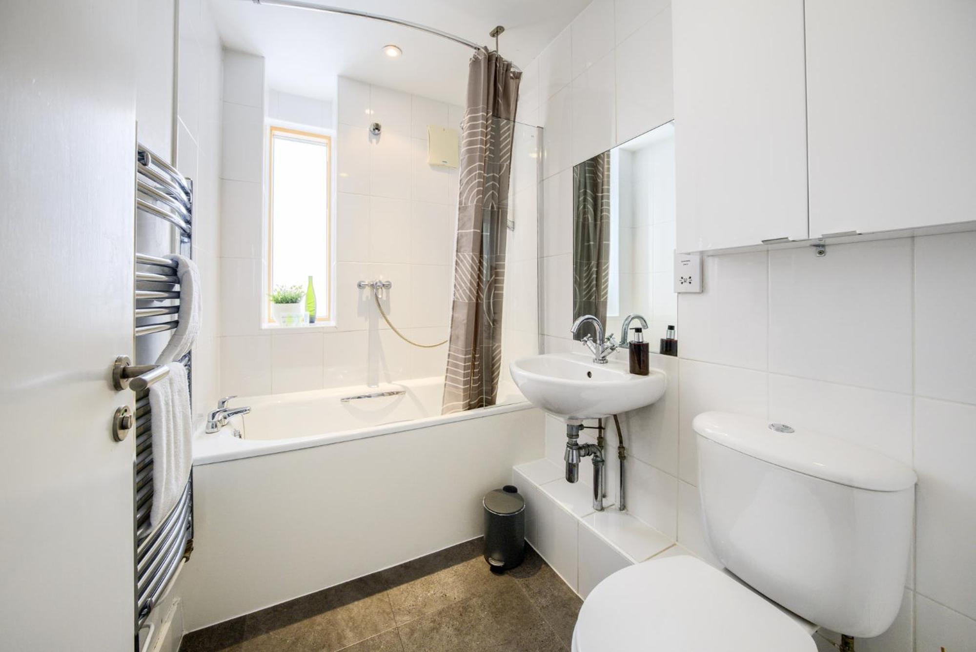 Coventry Large 4-Bed Townhouse By Empower Homes エクステリア 写真