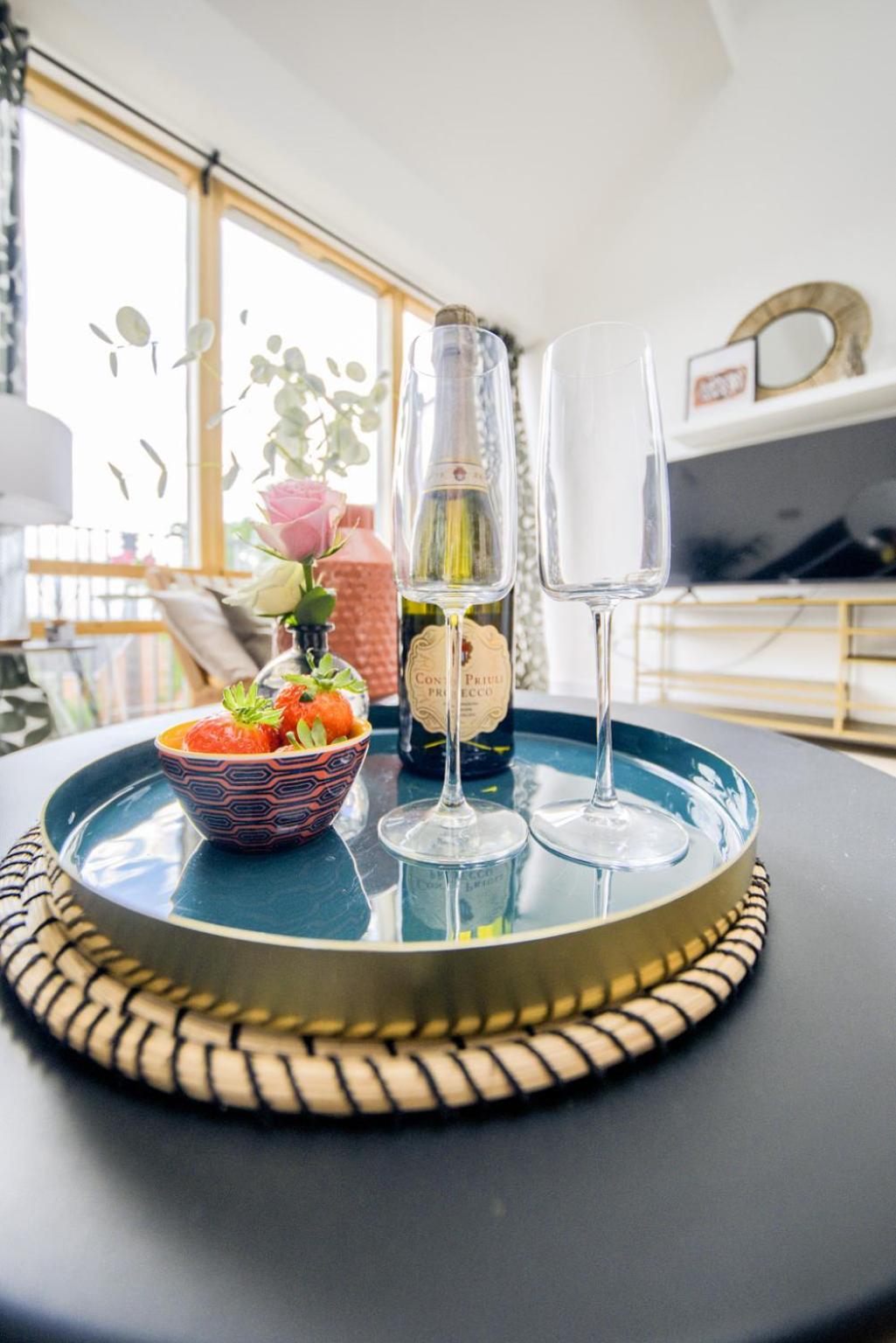 Coventry Large 4-Bed Townhouse By Empower Homes エクステリア 写真