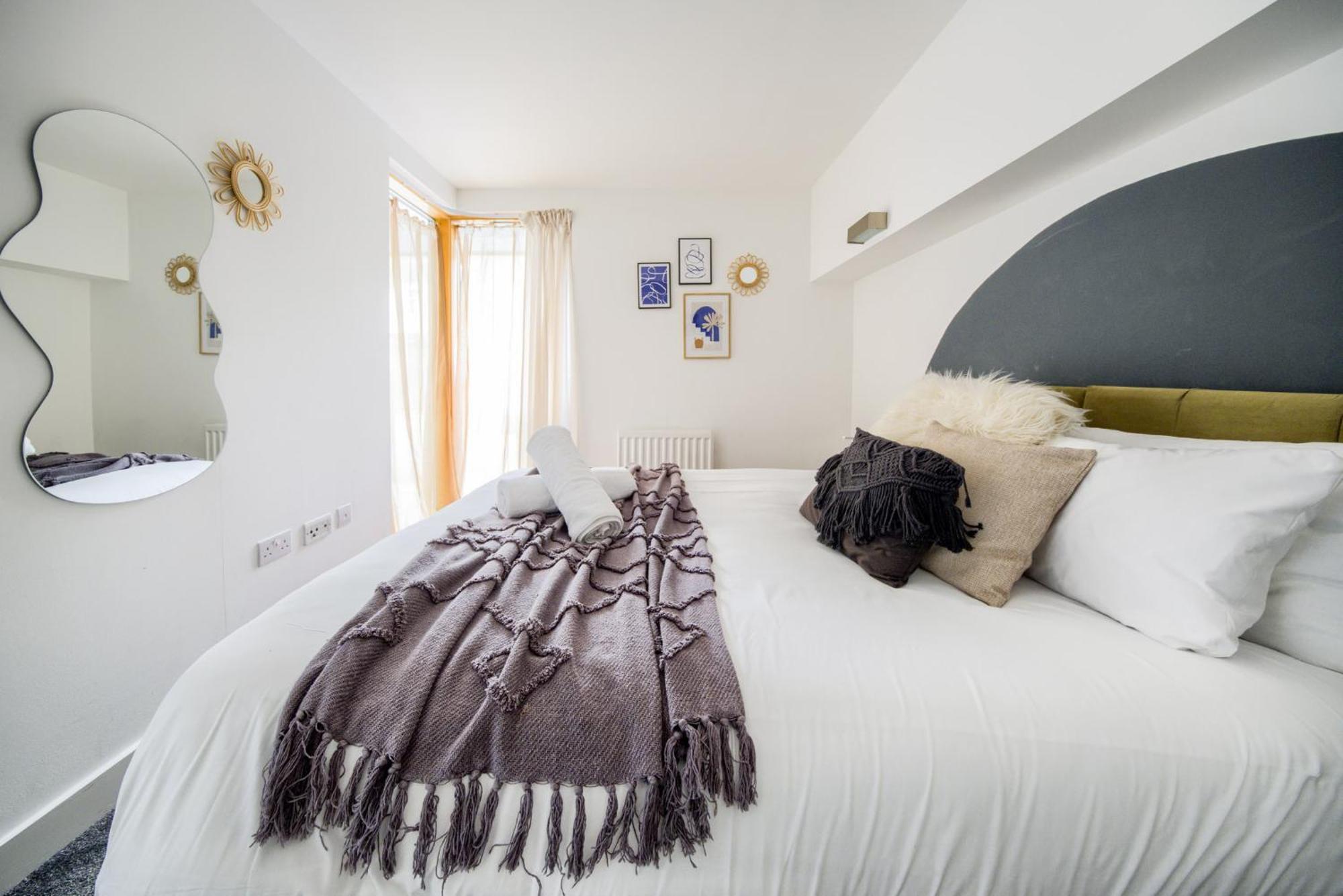 Coventry Large 4-Bed Townhouse By Empower Homes エクステリア 写真