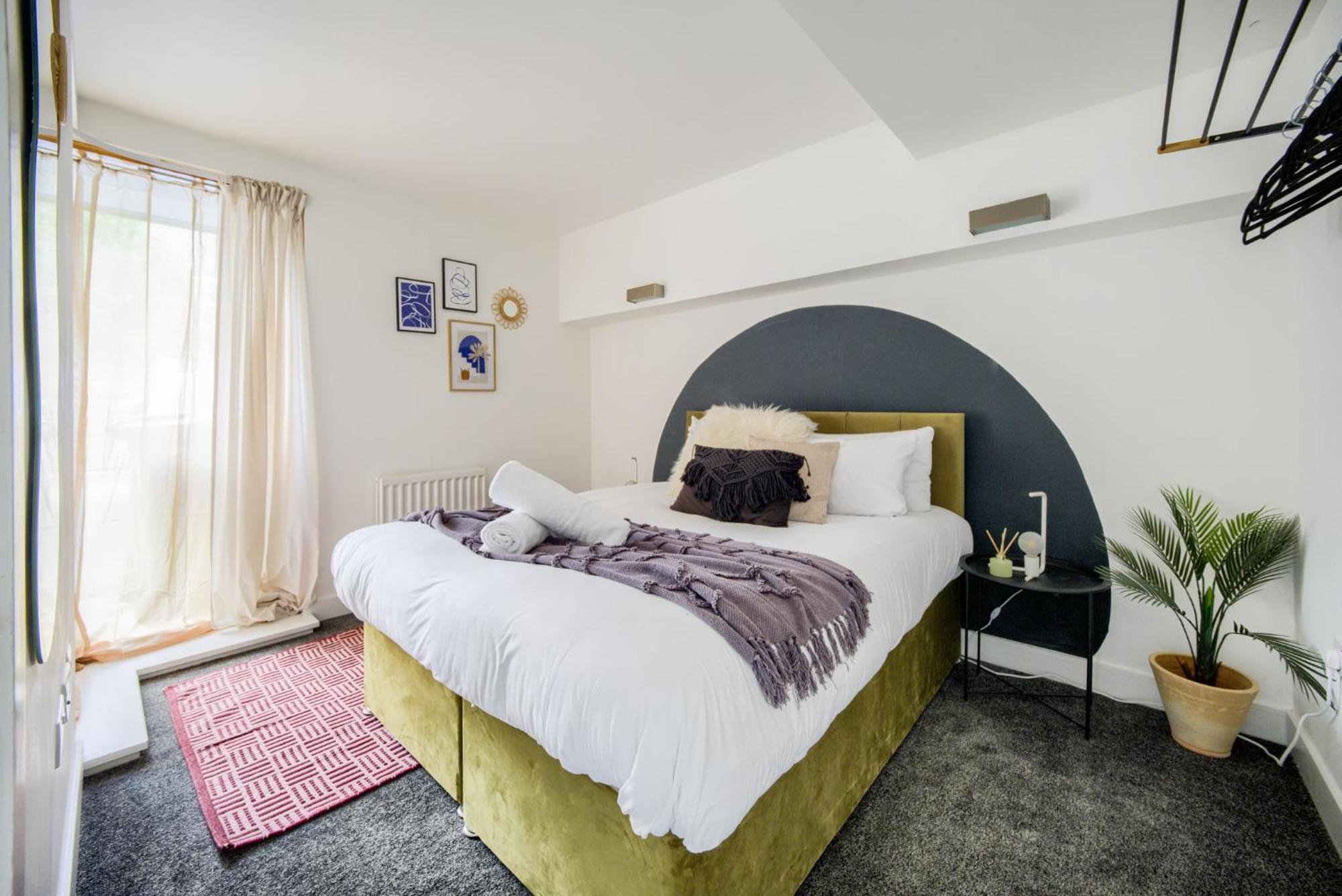Coventry Large 4-Bed Townhouse By Empower Homes エクステリア 写真