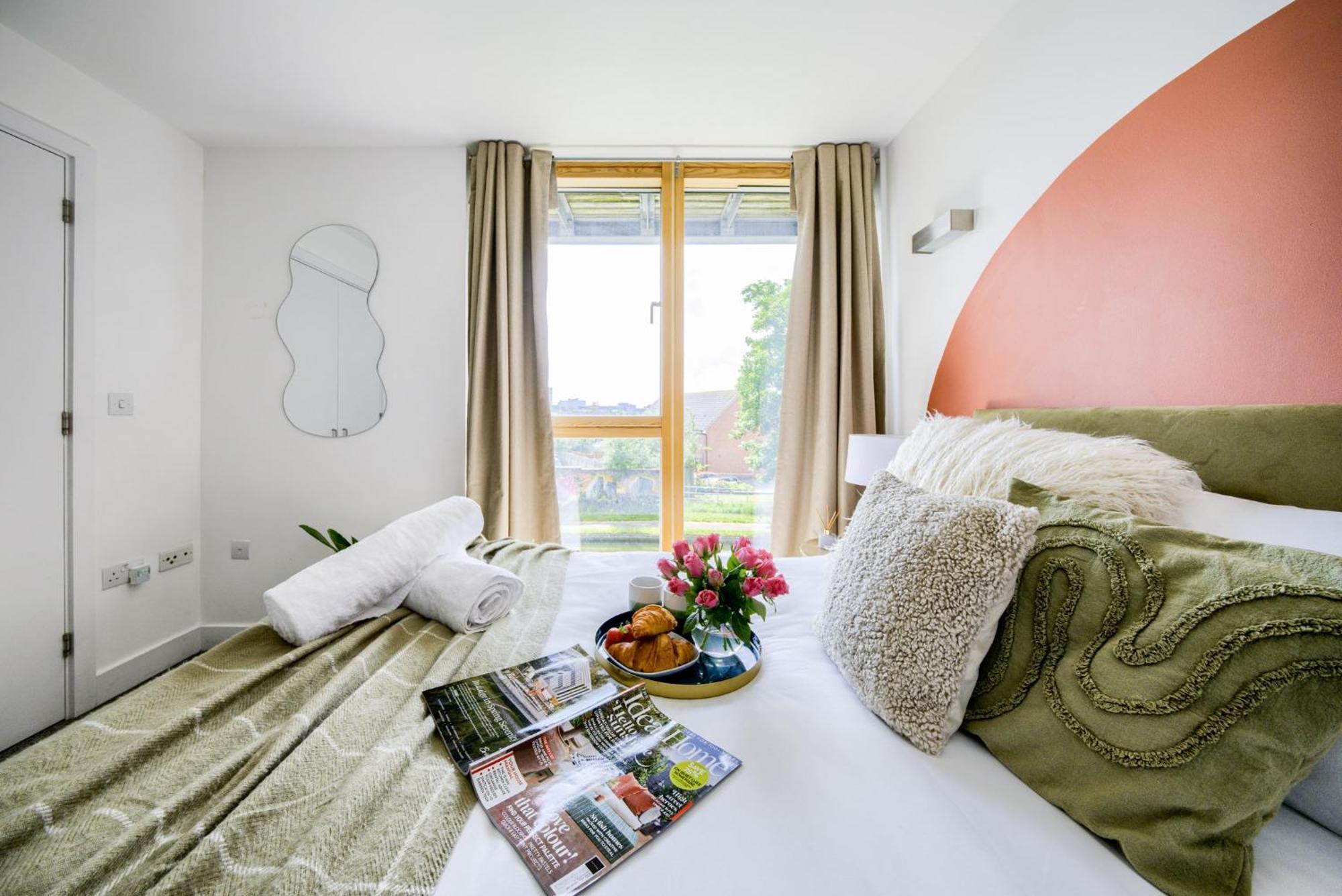 Coventry Large 4-Bed Townhouse By Empower Homes エクステリア 写真