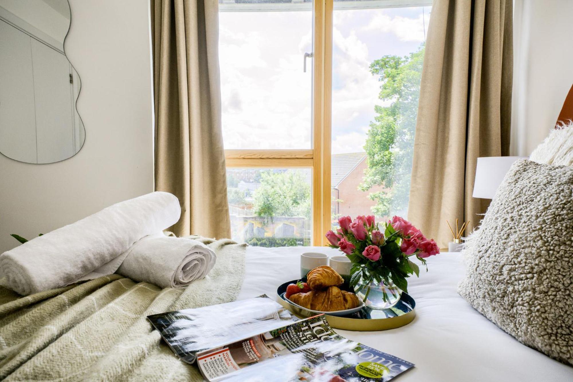 Coventry Large 4-Bed Townhouse By Empower Homes エクステリア 写真
