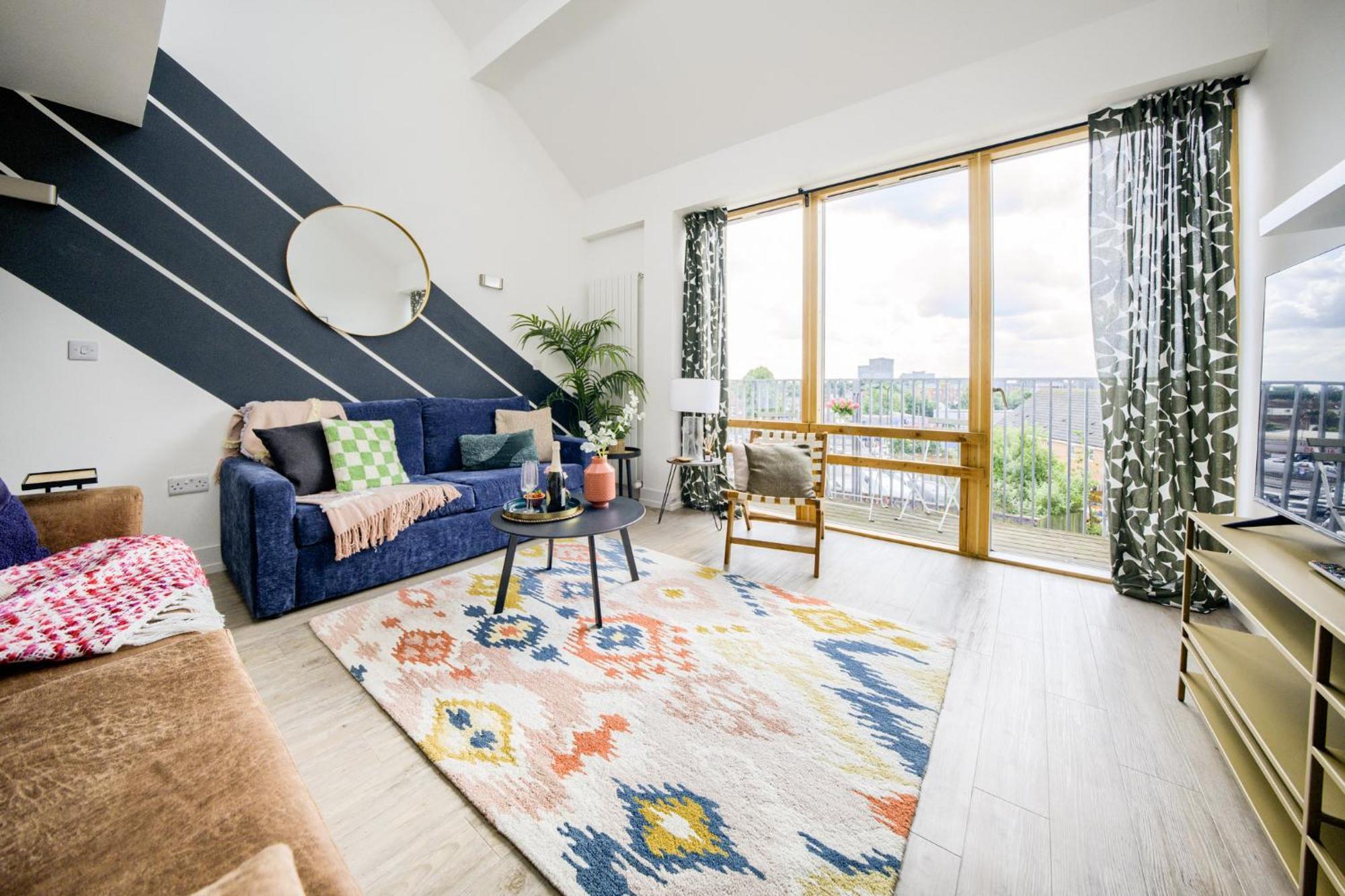 Coventry Large 4-Bed Townhouse By Empower Homes エクステリア 写真