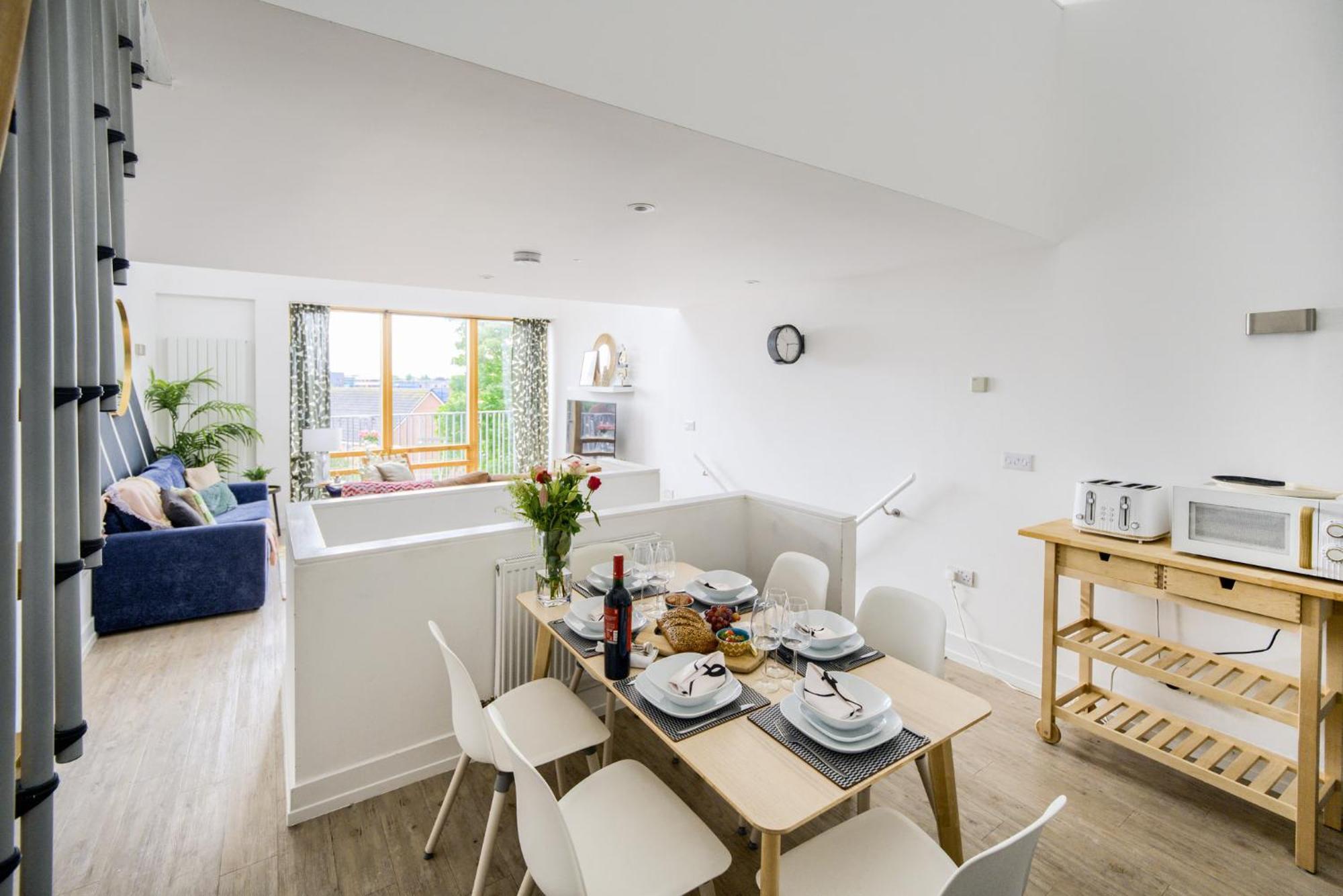 Coventry Large 4-Bed Townhouse By Empower Homes エクステリア 写真