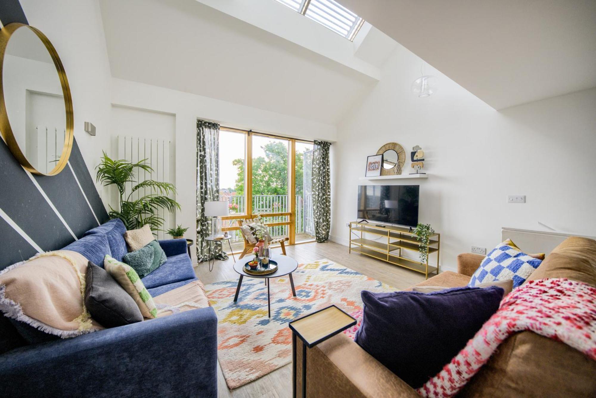 Coventry Large 4-Bed Townhouse By Empower Homes エクステリア 写真