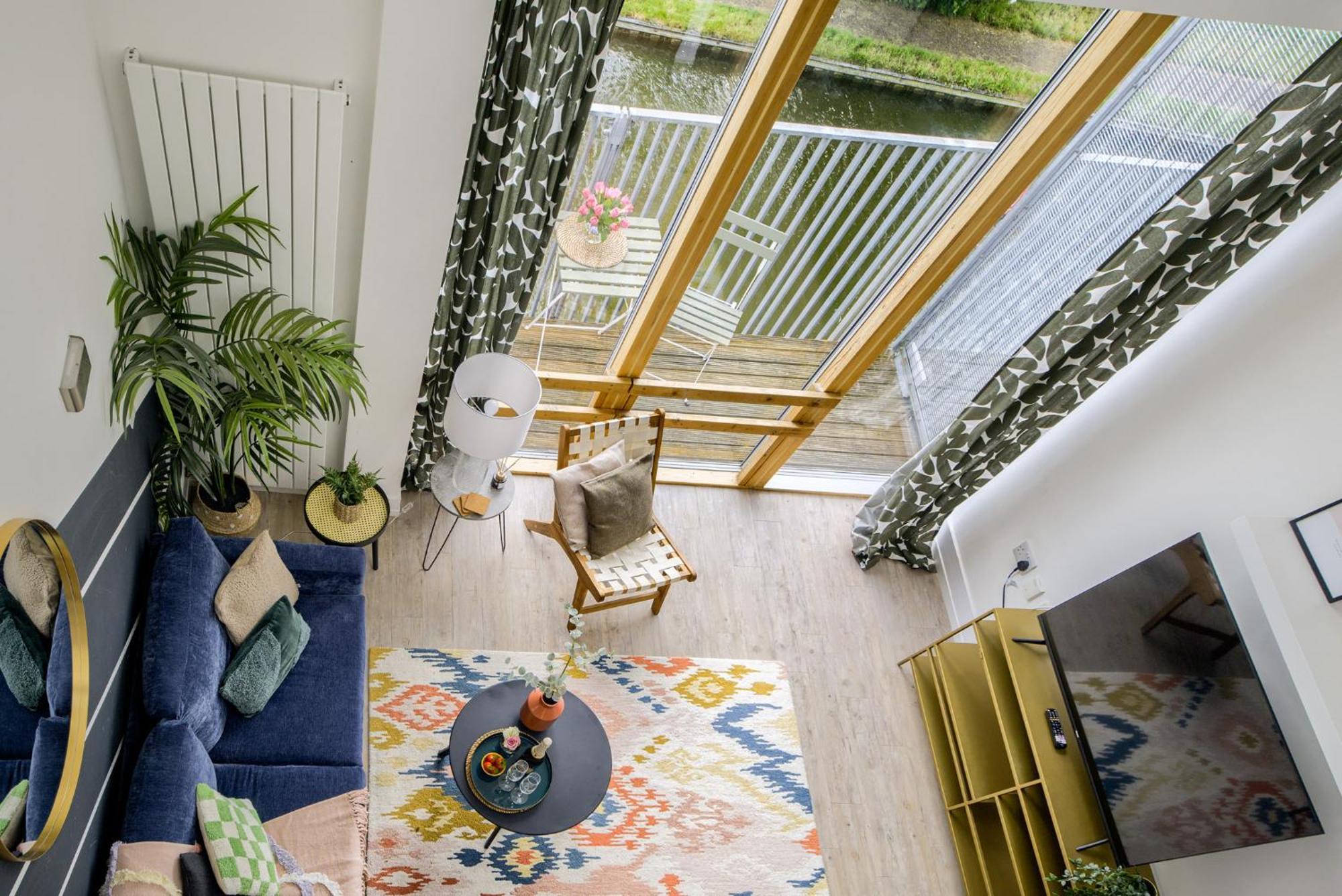 Coventry Large 4-Bed Townhouse By Empower Homes エクステリア 写真