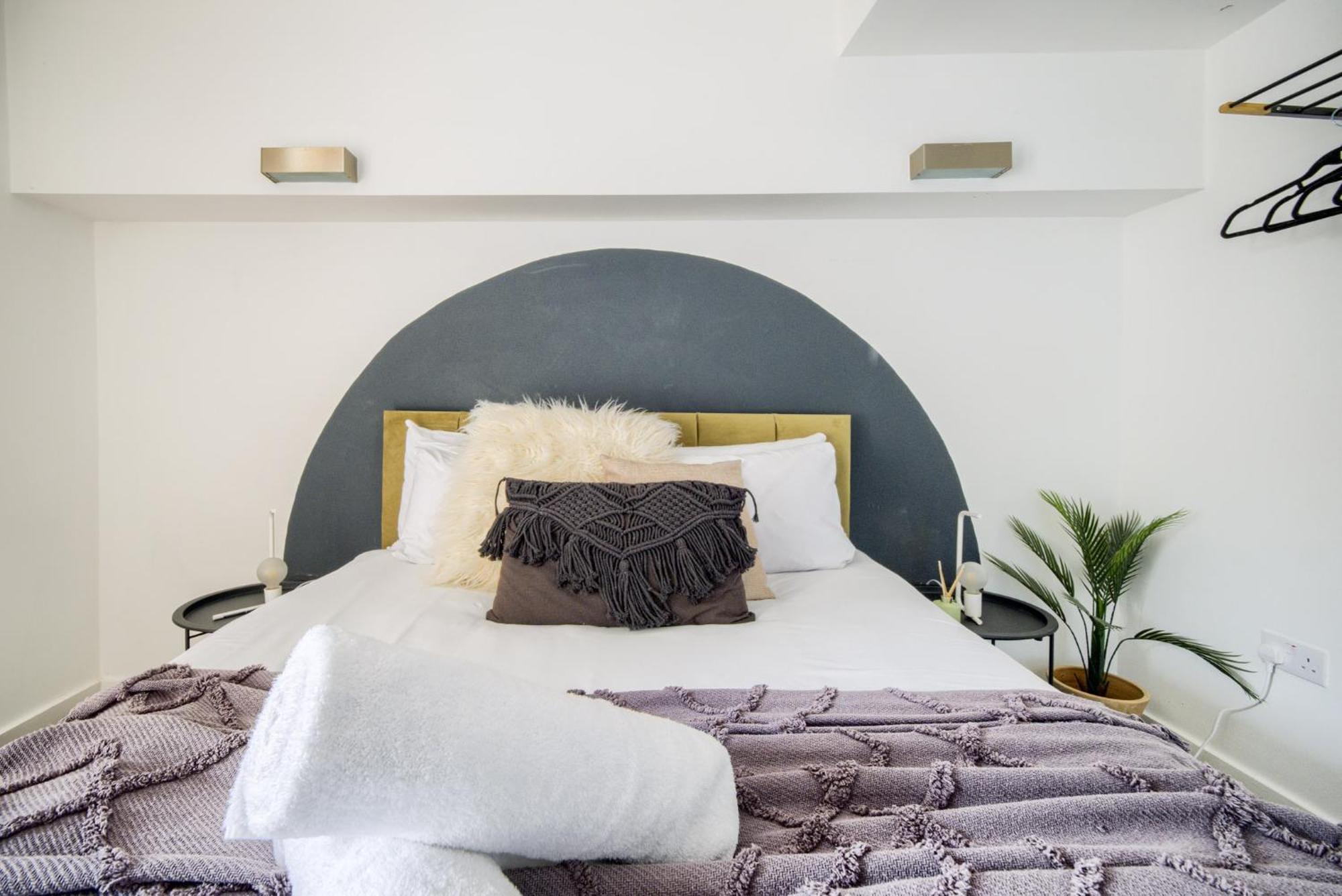 Coventry Large 4-Bed Townhouse By Empower Homes エクステリア 写真