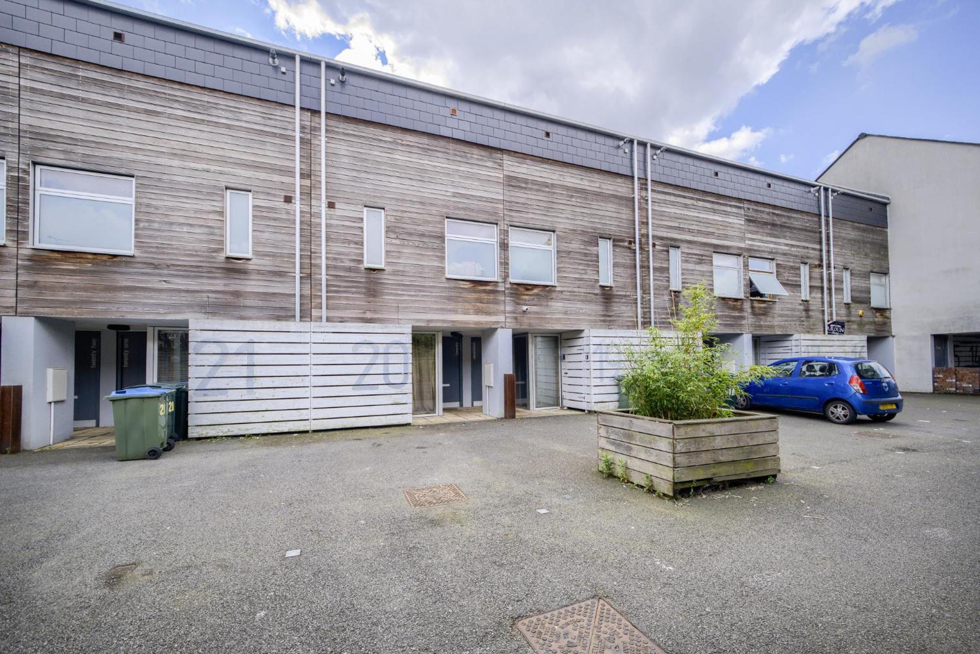 Coventry Large 4-Bed Townhouse By Empower Homes エクステリア 写真