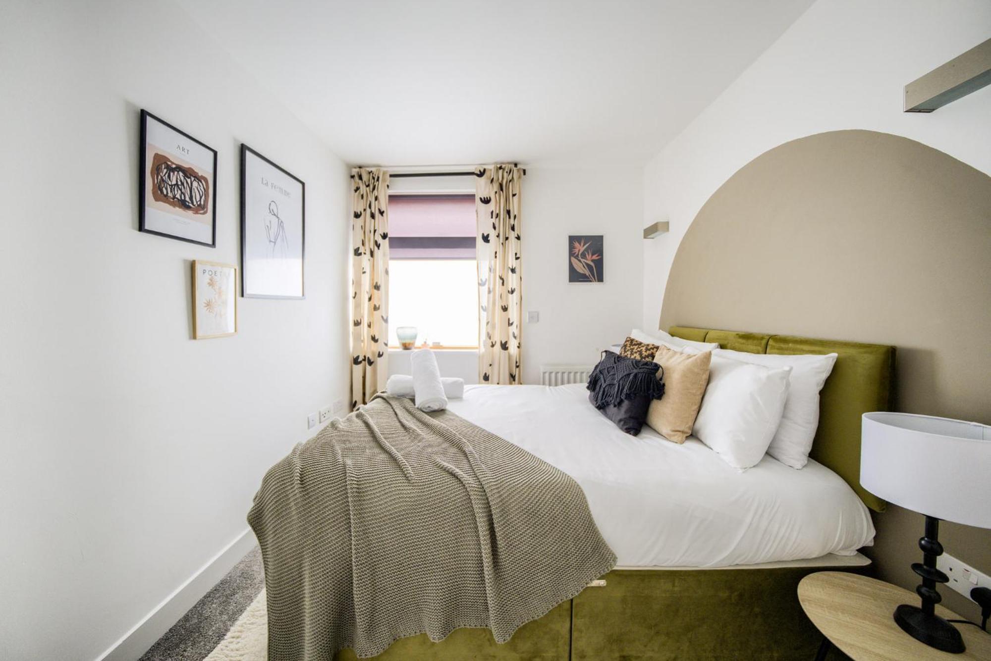 Coventry Large 4-Bed Townhouse By Empower Homes エクステリア 写真