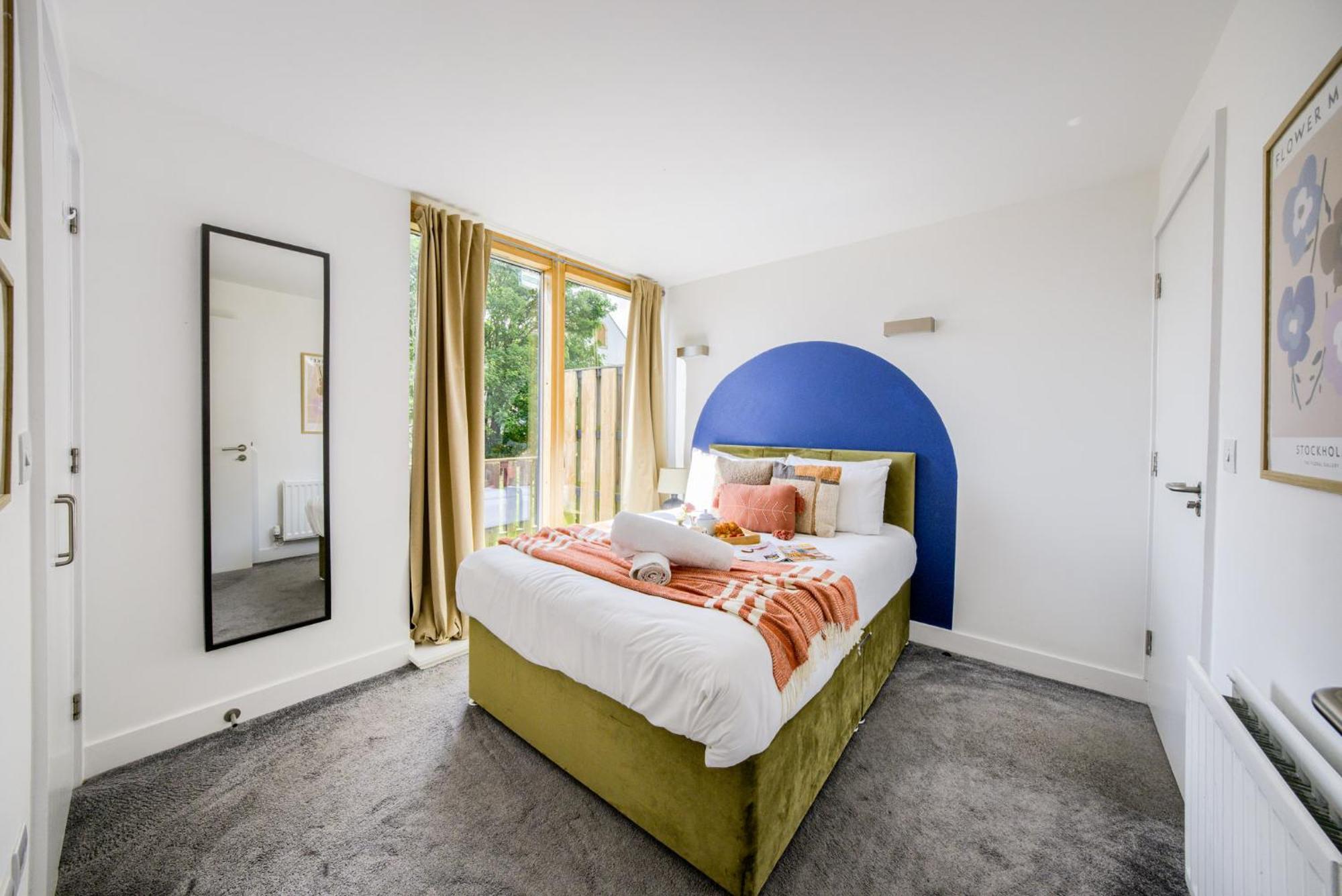 Coventry Large 4-Bed Townhouse By Empower Homes エクステリア 写真