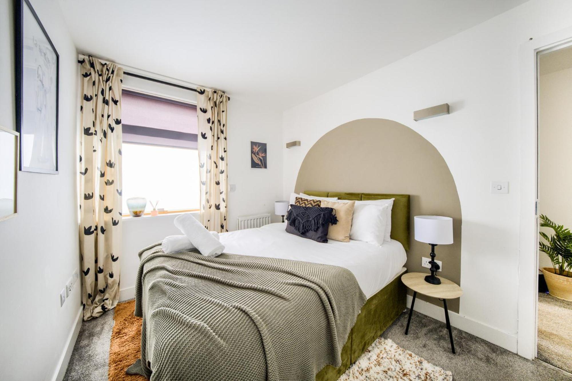 Coventry Large 4-Bed Townhouse By Empower Homes エクステリア 写真