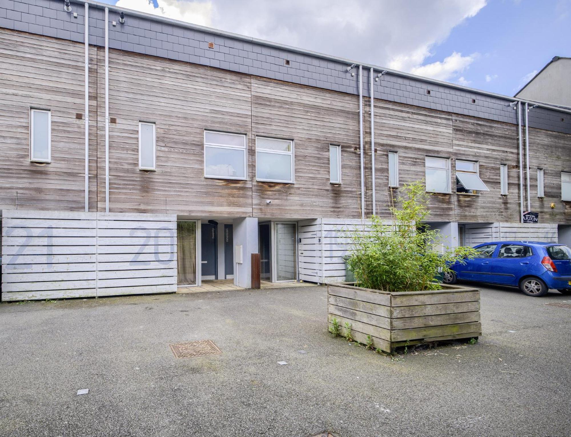 Coventry Large 4-Bed Townhouse By Empower Homes エクステリア 写真